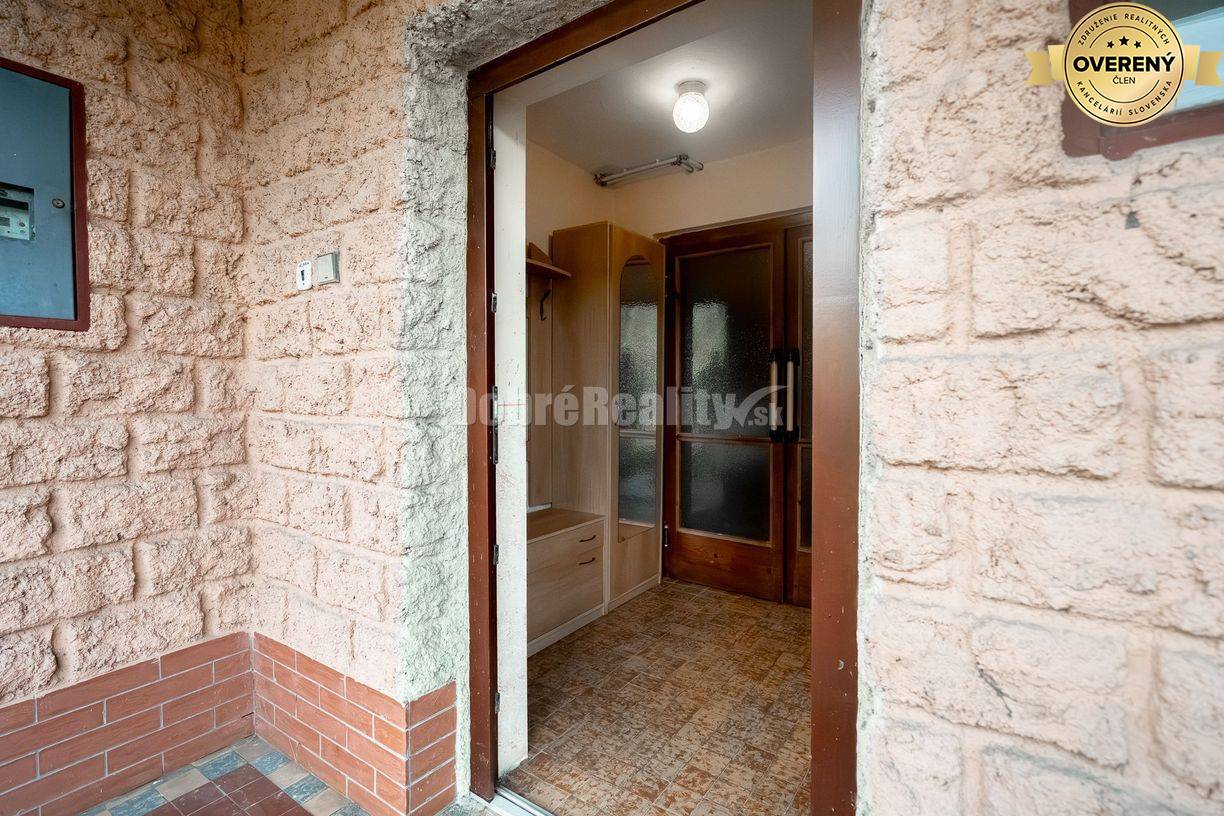 REZERVOVANÝ: 5 izbový rodinný dom pod Urbanovým vrchom, 303 m2, Čierny