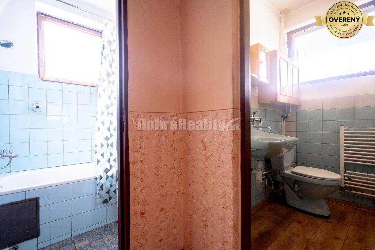 REZERVOVANÝ: 5 izbový rodinný dom pod Urbanovým vrchom, 303 m2, Čierny