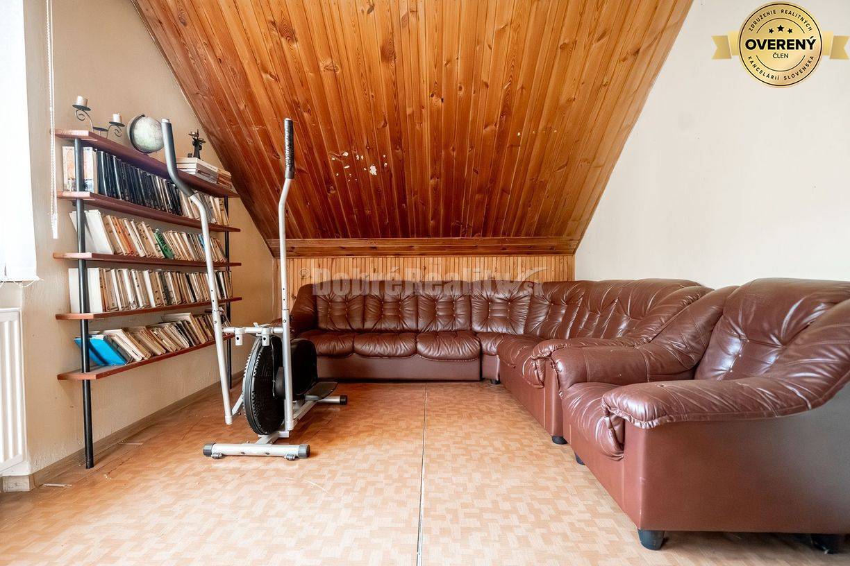 REZERVOVANÝ: 5 izbový rodinný dom pod Urbanovým vrchom, 303 m2, Čierny