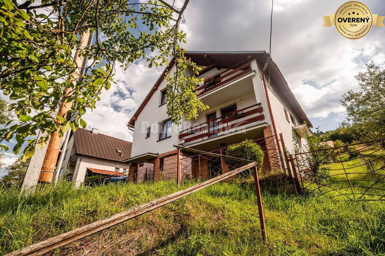 REZERVOVANÝ: 5 izbový rodinný dom pod Urbanovým vrchom, 303 m2, Čierny