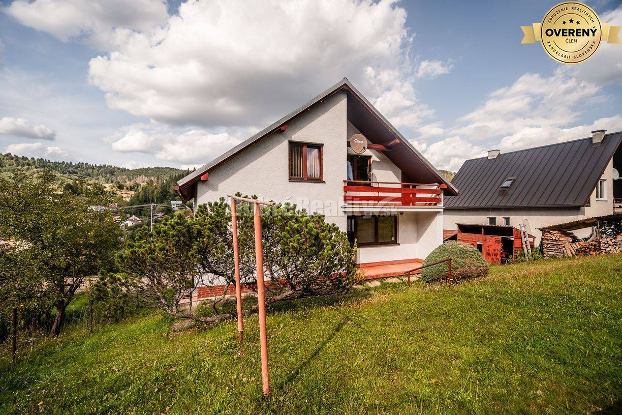 REZERVOVANÝ: 5 izbový rodinný dom pod Urbanovým vrchom, 303 m2, Čierny