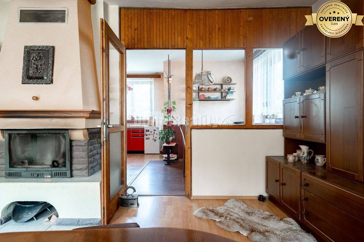 REZERVOVANÝ: 5 izbový rodinný dom pod Urbanovým vrchom, 303 m2, Čierny