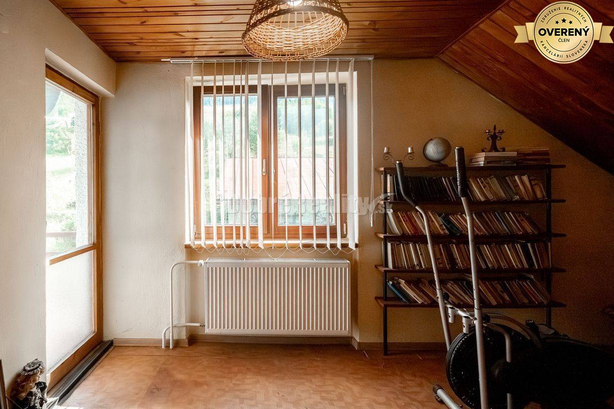 REZERVOVANÝ: 5 izbový rodinný dom pod Urbanovým vrchom, 303 m2, Čierny