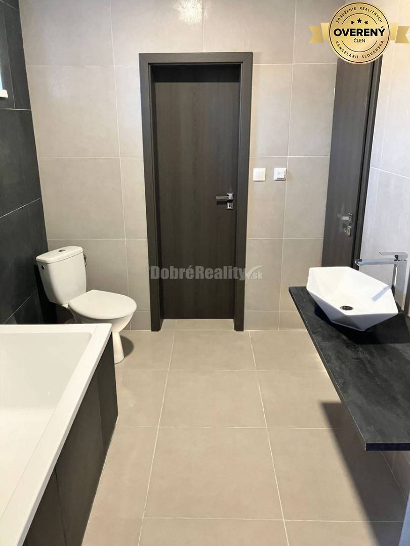 Ponúkame Vám na predaj 3 - izbový rodinný dom po kompletnej rekonštruk