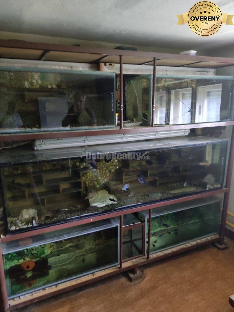 Dvojgeneračný RD v Ludaniciach, tichá ulica