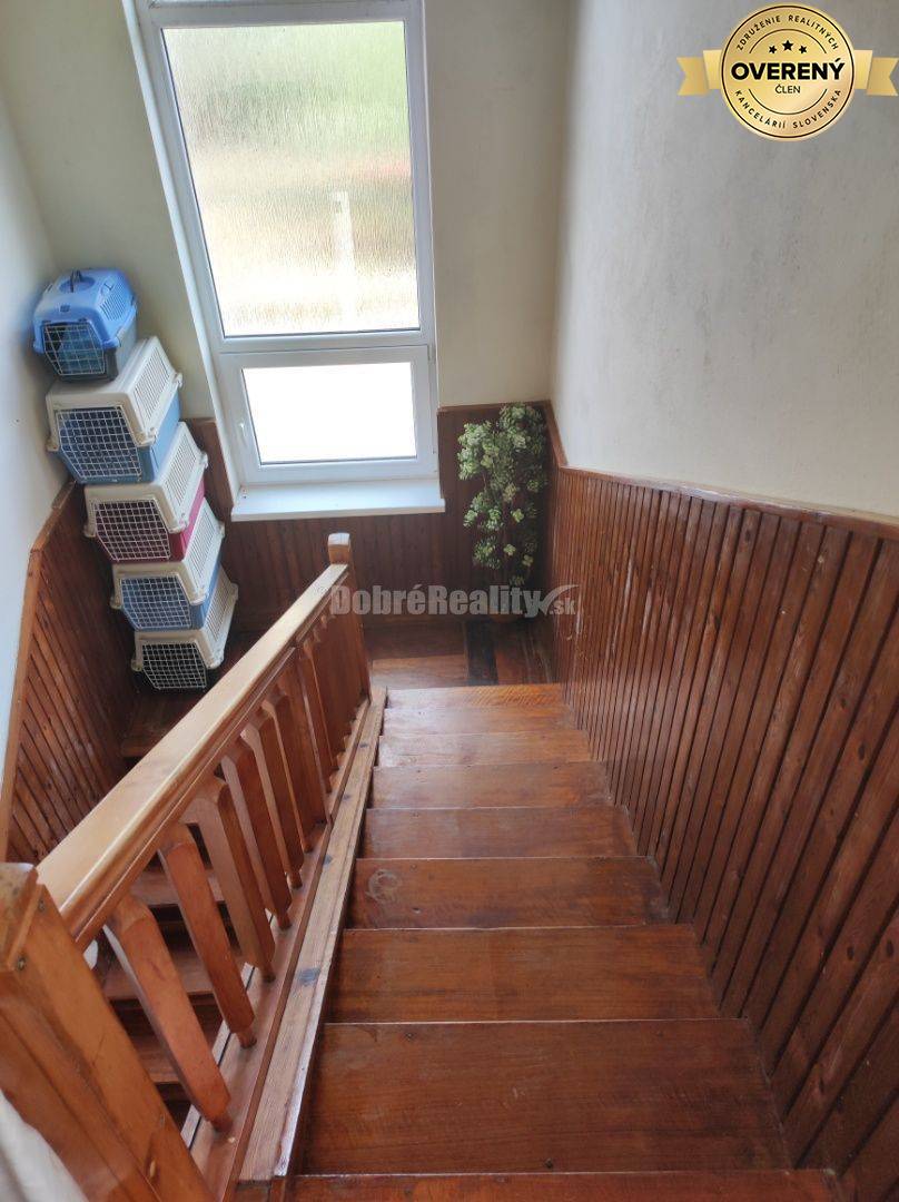 Dvojgeneračný RD v Ludaniciach, tichá ulica