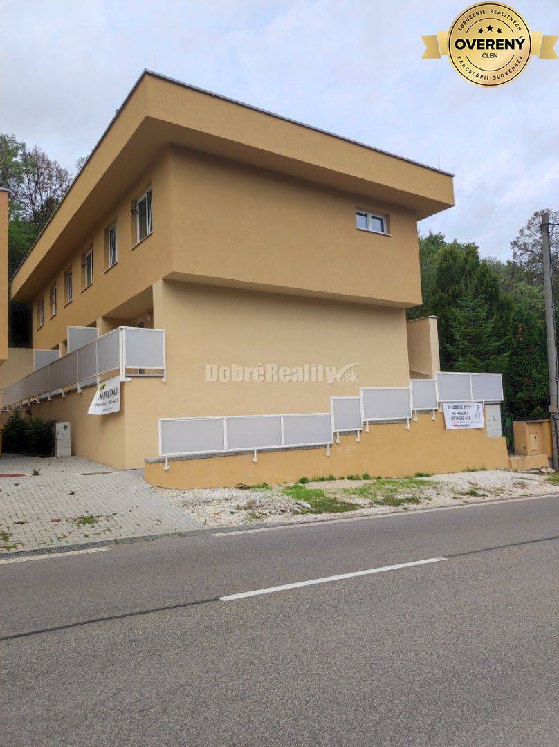 Štýlová novostavba 3-izbového bytu s terasou v obci Banka, len na skok