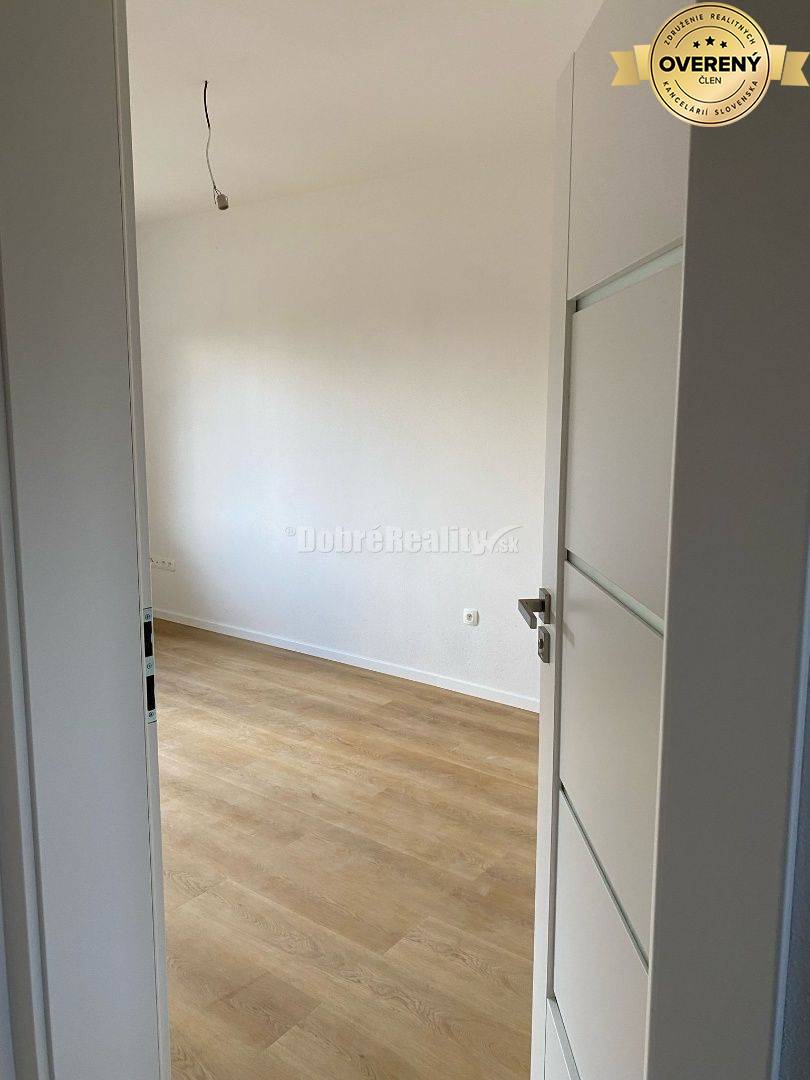 Štýlová novostavba 3-izbového bytu s terasou v obci Banka, len na skok