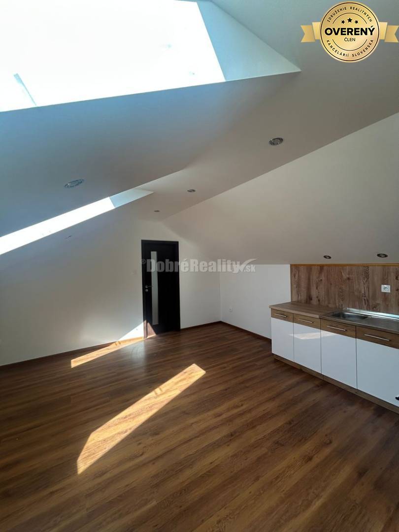 Prenájom podkrovného 1izb bytu pri Gymnáziu