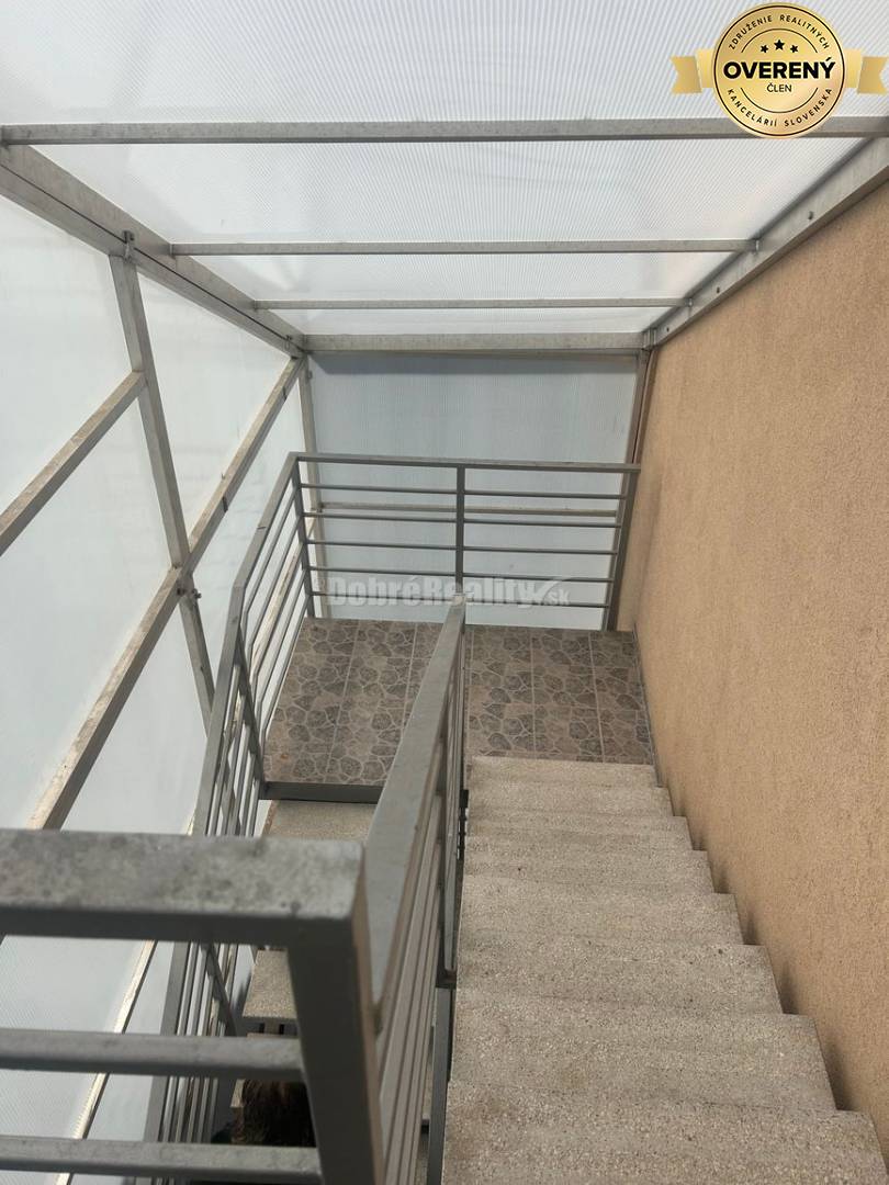 Prenájom podkrovného 1izb bytu pri Gymnáziu