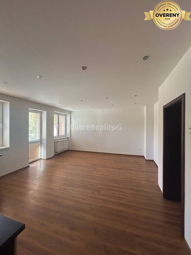 Rezervované : Prenájom 3izb bytu s veľkou terasou pri Gymnáziu