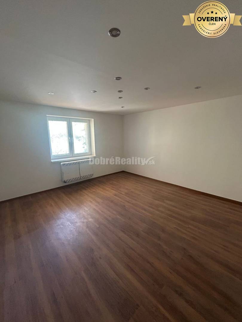 Rezervované : Prenájom 3izb bytu s veľkou terasou pri Gymnáziu