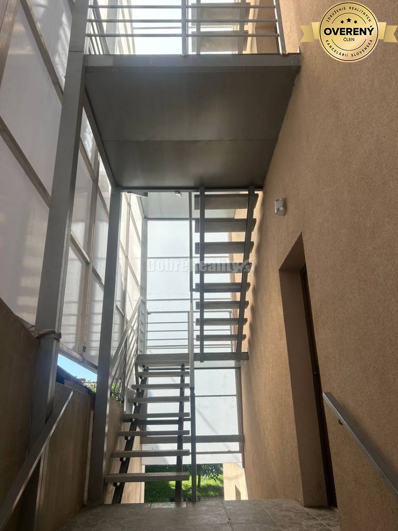 Rezervované : Prenájom 3izb bytu s veľkou terasou pri Gymnáziu