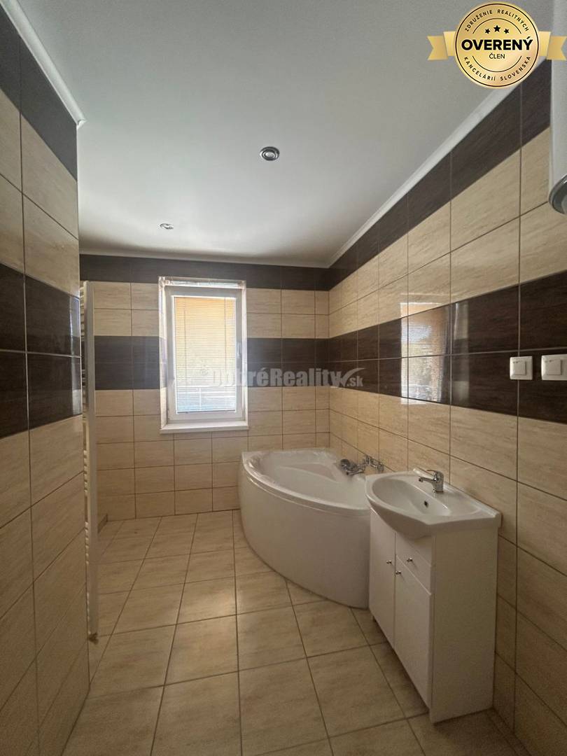 Prenájom 3izb bytu s veľkou terasou  pri Gymnáziu