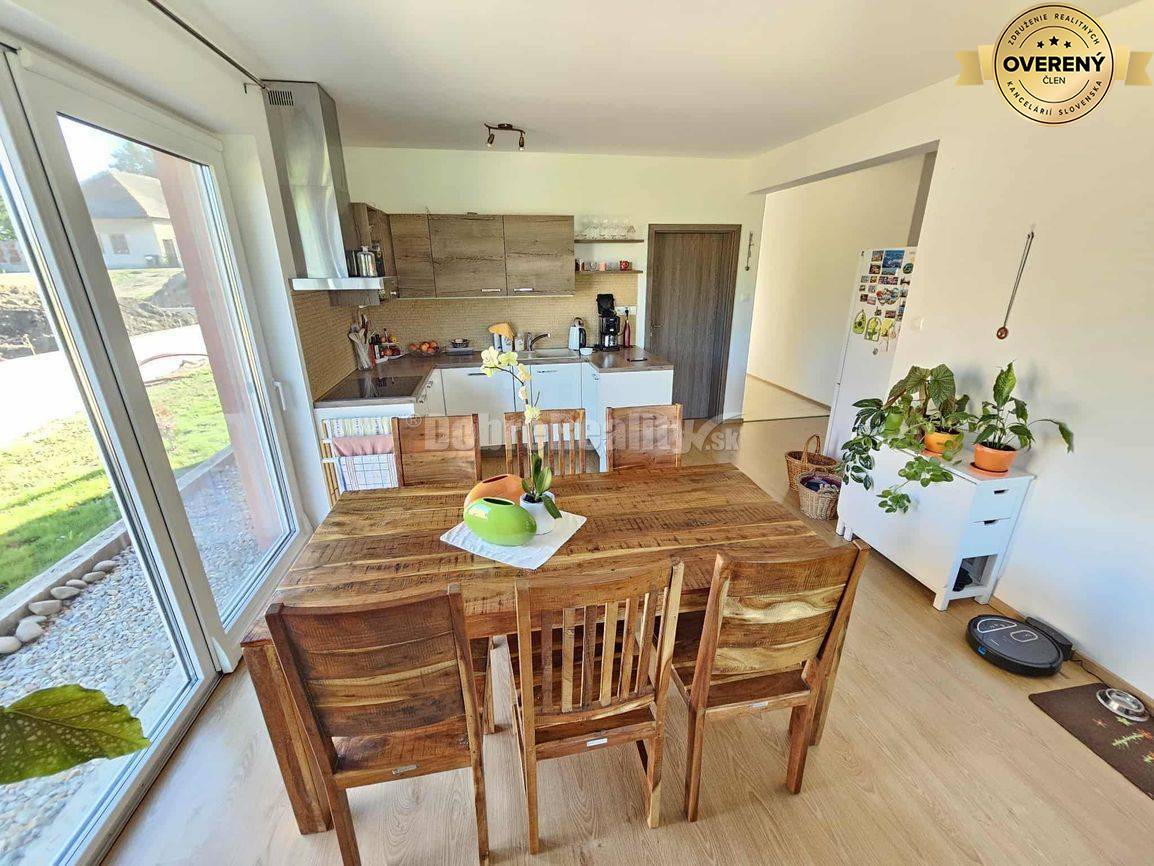 ZNÍŽENÁ CENA! MODERNÁ 4 roč.NOVOSTAVBA - NA PREDAJ v obci BABINDOL