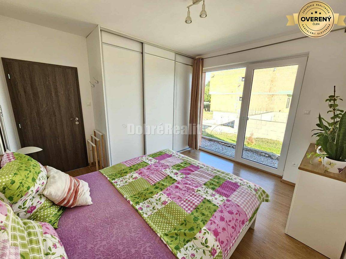 ZNÍŽENÁ CENA! MODERNÁ 4 roč.NOVOSTAVBA - NA PREDAJ v obci BABINDOL