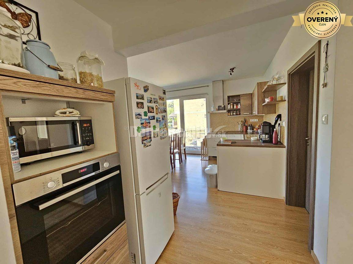 ZNÍŽENÁ CENA! MODERNÁ 4 roč.NOVOSTAVBA - NA PREDAJ v obci BABINDOL