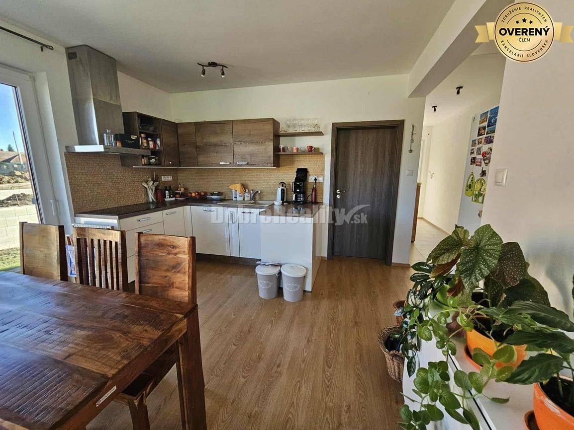 ZNÍŽENÁ CENA! MODERNÁ 4 roč.NOVOSTAVBA - NA PREDAJ v obci BABINDOL