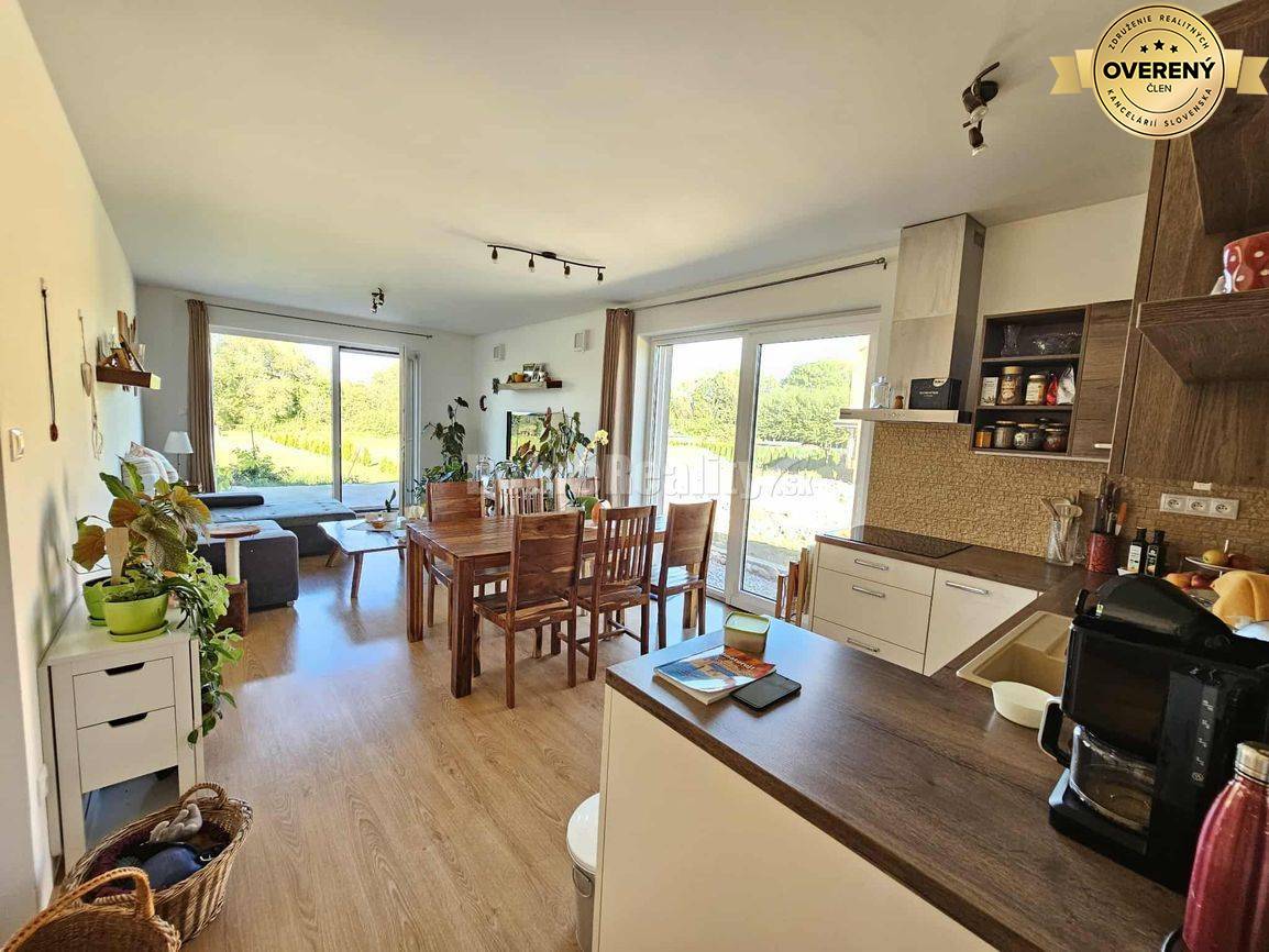 ZNÍŽENÁ CENA! MODERNÁ 4 roč.NOVOSTAVBA - NA PREDAJ v obci BABINDOL