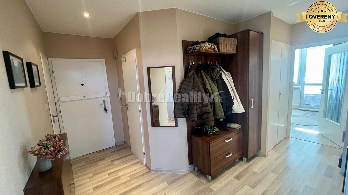 Zariadený 4 izbový byt Nové Zámky s dvomi balkónmi