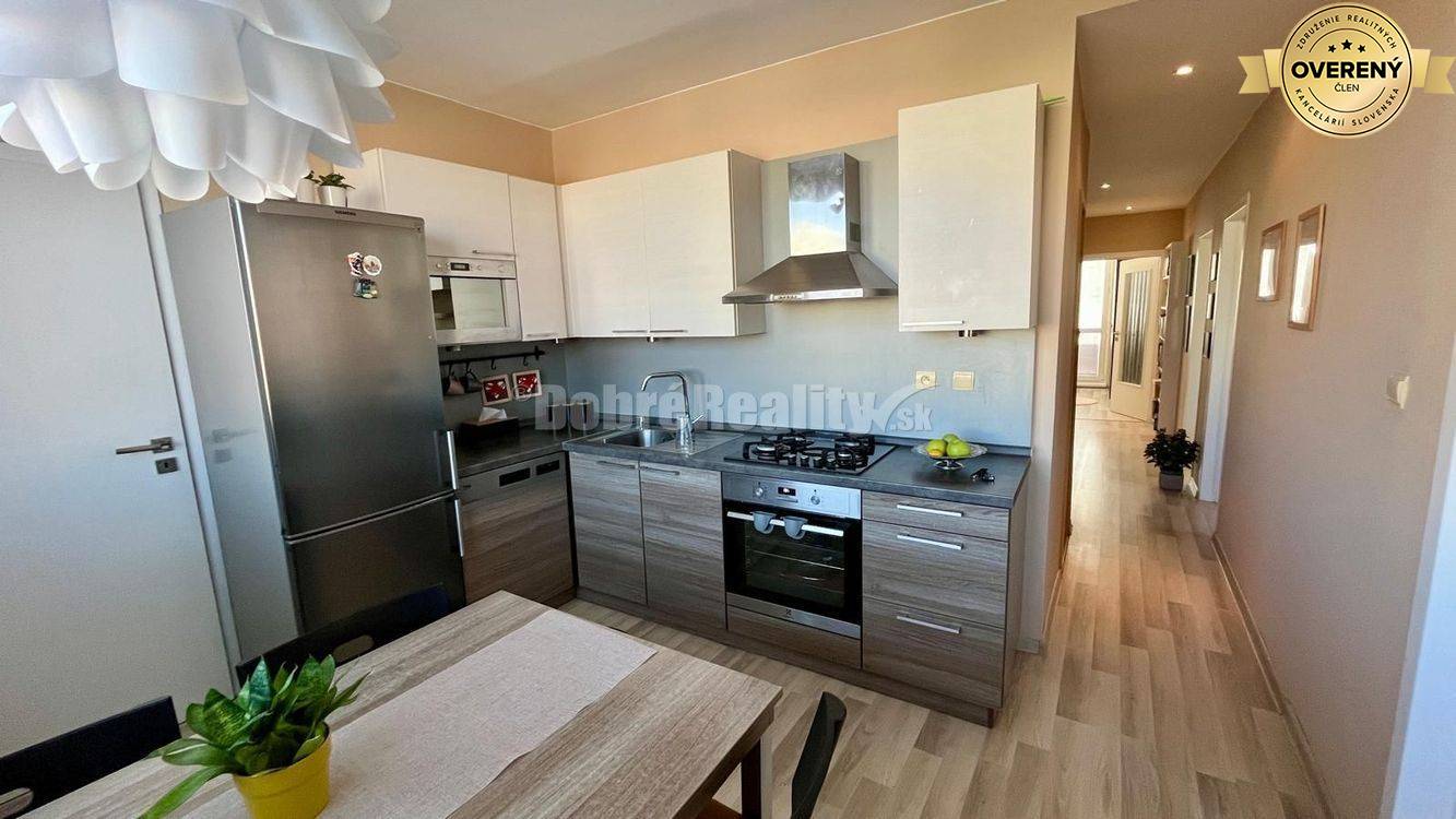 Zariadený 4 izbový byt Nové Zámky s dvomi balkónmi