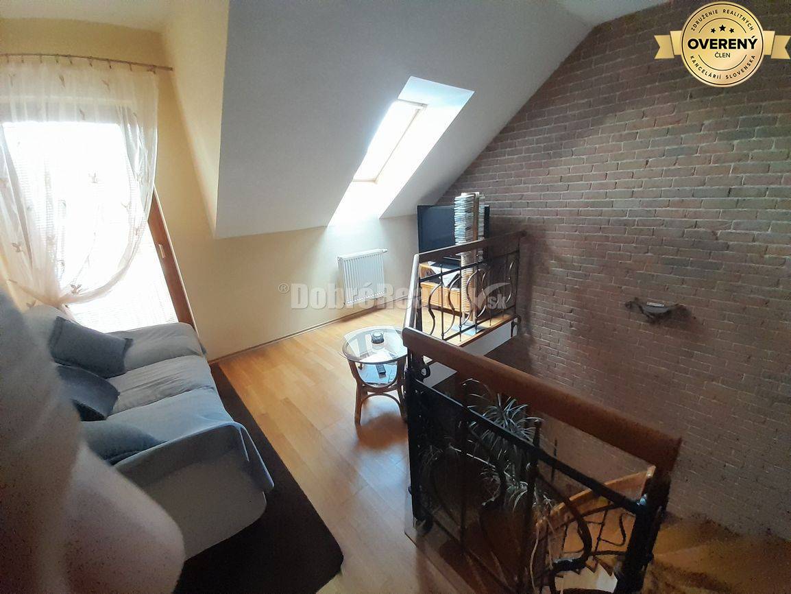 Nadštandartný 6 izbový rodinný dom v Nových Zámkoch