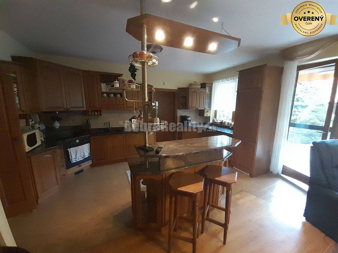 Nadštandartný 6 izbový rodinný dom v Nových Zámkoch