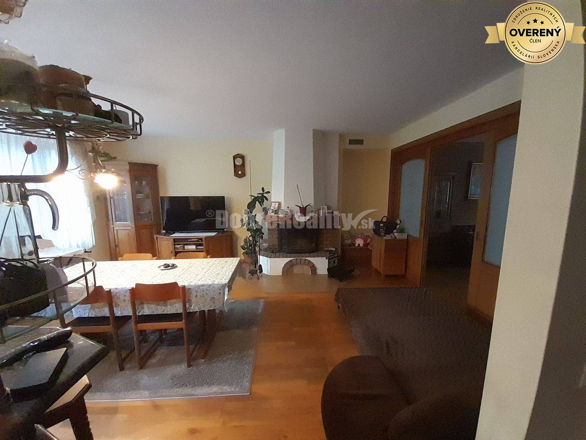 Nadštandartný 6 izbový rodinný dom v Nových Zámkoch