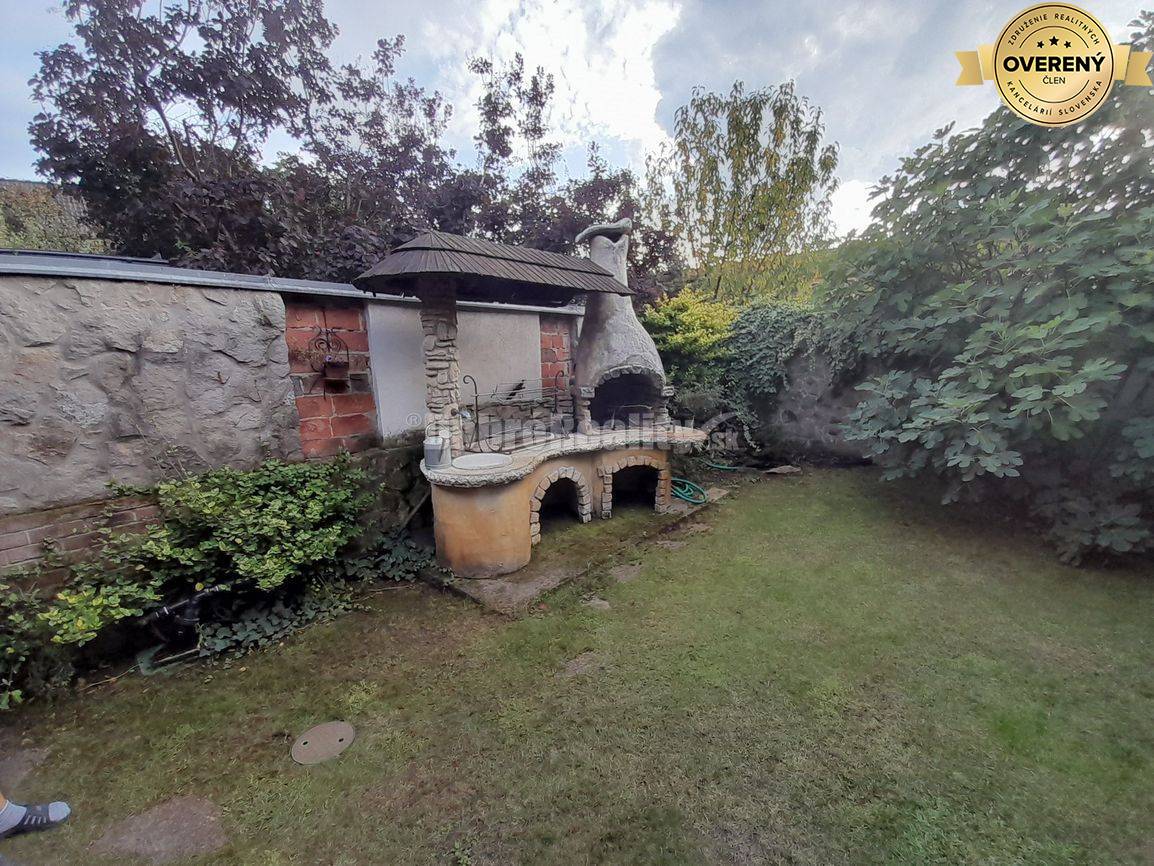 Nadštandartný 6 izbový rodinný dom v Nových Zámkoch