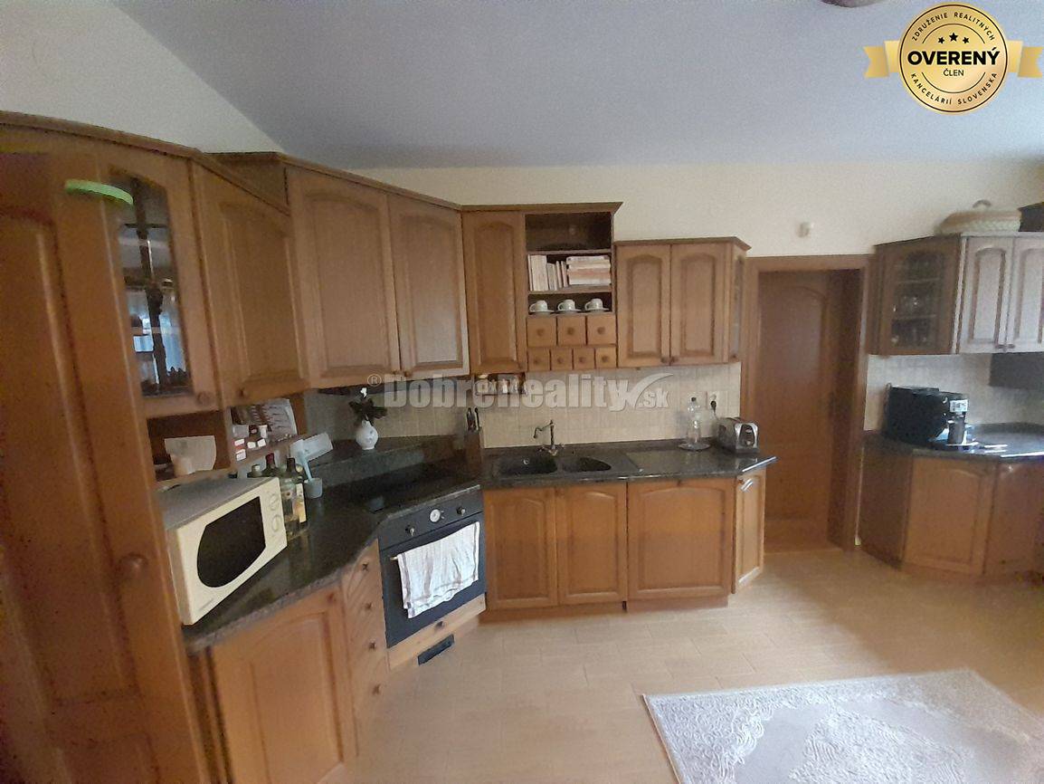 Nadštandartný 6 izbový rodinný dom v Nových Zámkoch