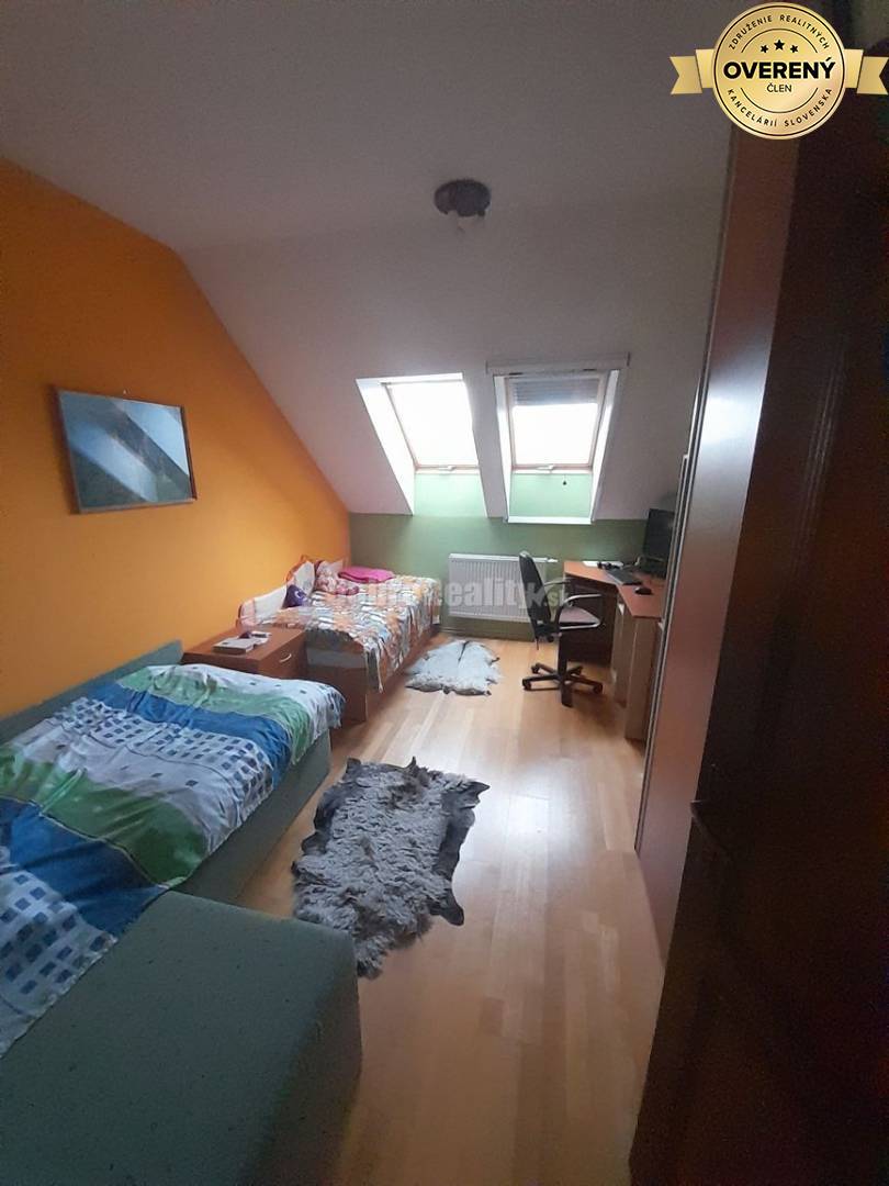 Nadštandartný 6 izbový rodinný dom v Nových Zámkoch