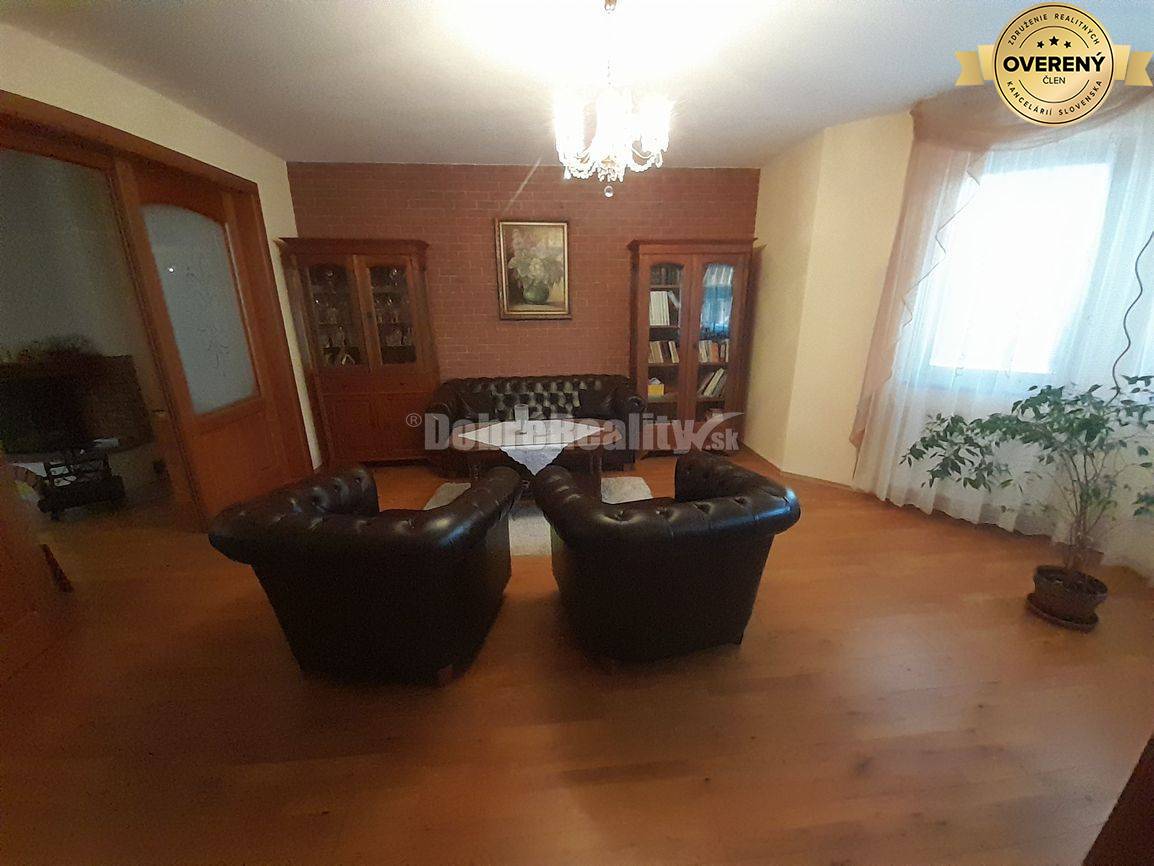 Nadštandartný 6 izbový rodinný dom v Nových Zámkoch
