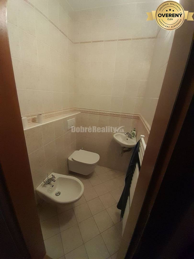 Nadštandartný 6 izbový rodinný dom v Nových Zámkoch