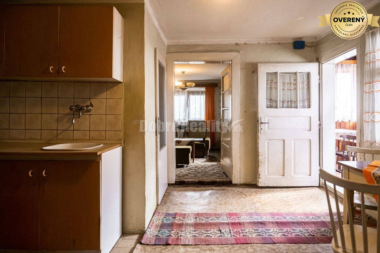 PREDAJ: Drevenica pri Ždiarskom potoku s príjemnou verandou, 135 m2, P