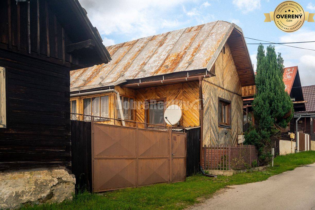 PREDAJ: Drevenica pri Ždiarskom potoku s príjemnou verandou, 135 m2, P