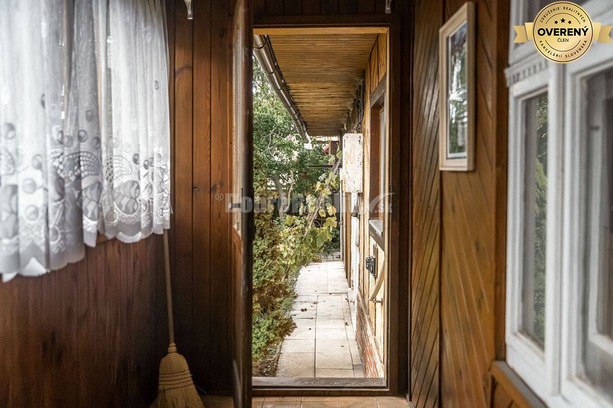 PREDAJ: Drevenica pri Ždiarskom potoku s príjemnou verandou, 135 m2, P