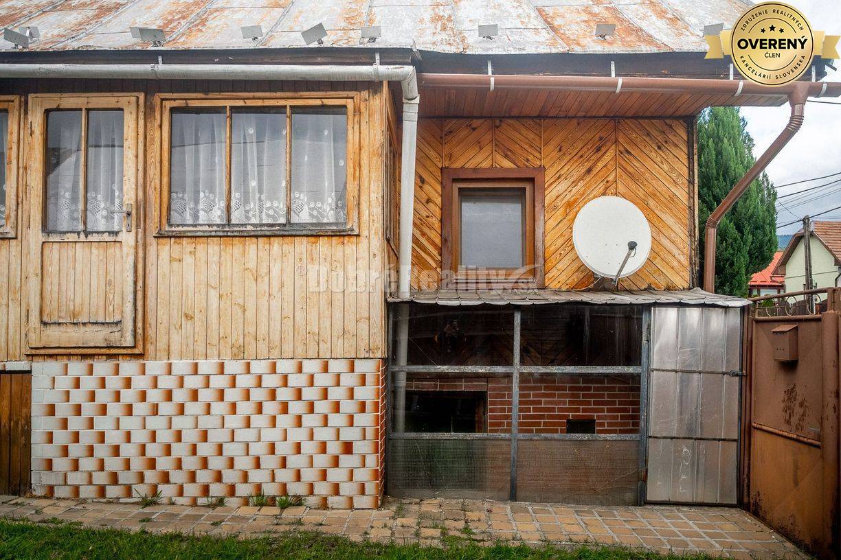 PREDAJ: Drevenica pri Ždiarskom potoku s príjemnou verandou, 135 m2, P