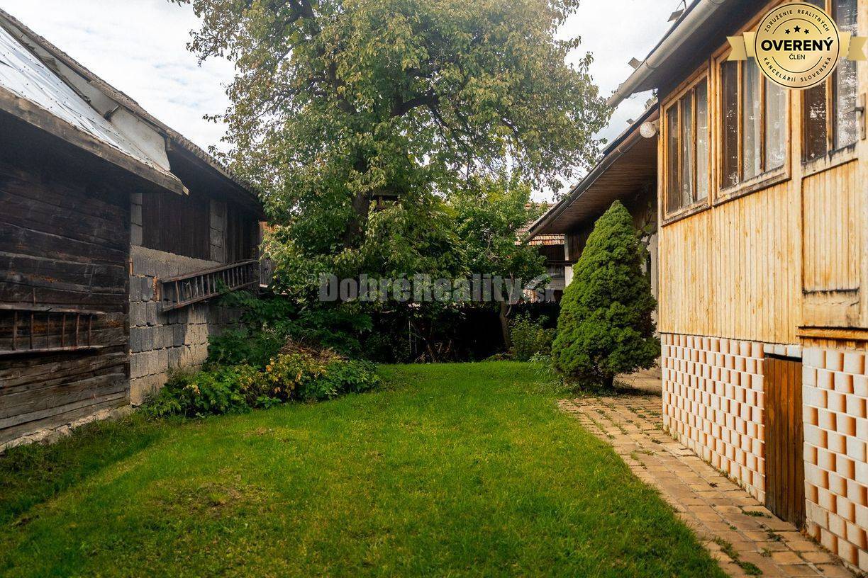 PREDAJ: Drevenica pri Ždiarskom potoku s príjemnou verandou, 135 m2, P