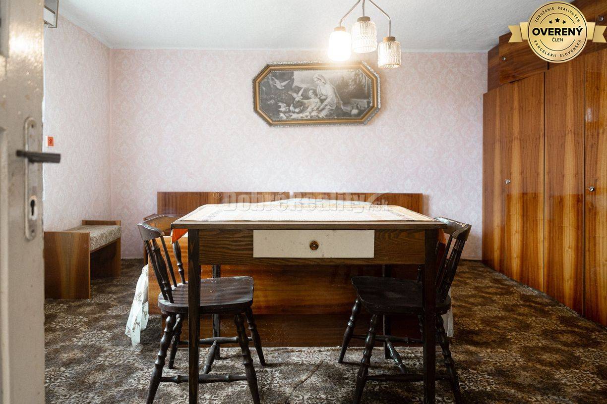 PREDAJ: Drevenica pri Ždiarskom potoku s príjemnou verandou, 135 m2, P