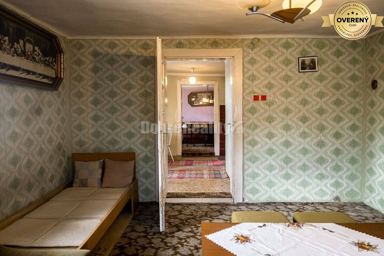 PREDAJ: Drevenica pri Ždiarskom potoku s príjemnou verandou, 135 m2, P