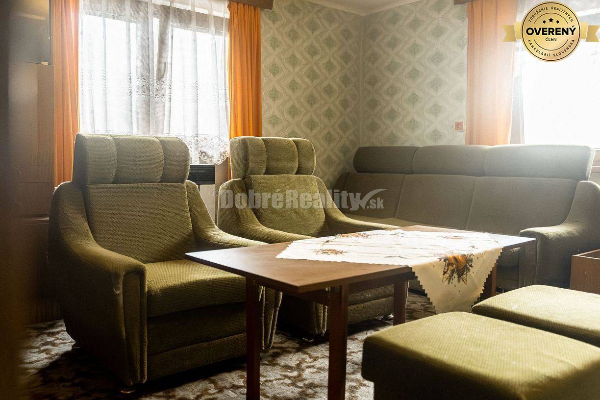 PREDAJ: Drevenica pri Ždiarskom potoku s príjemnou verandou, 135 m2, P