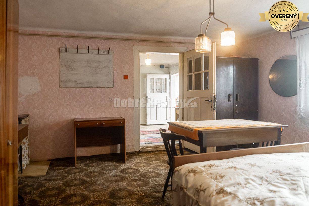 PREDAJ: Drevenica pri Ždiarskom potoku s príjemnou verandou, 135 m2, P