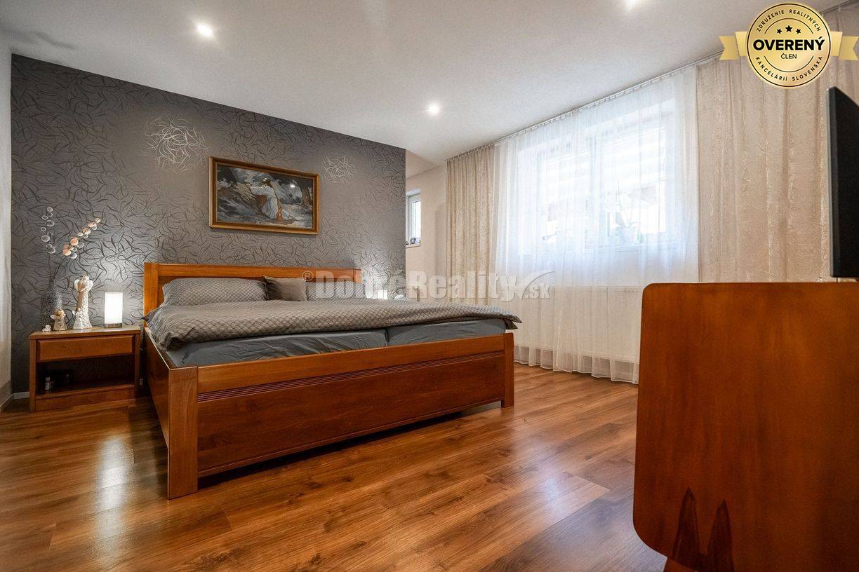 PREDAJ: Dom s dvoma bytmi, terasou a záhradou – priestor pre pokojný ž