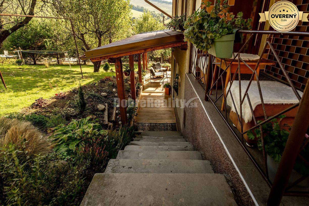 PREDAJ: Dom s dvoma bytmi, terasou a záhradou – priestor pre pokojný ž