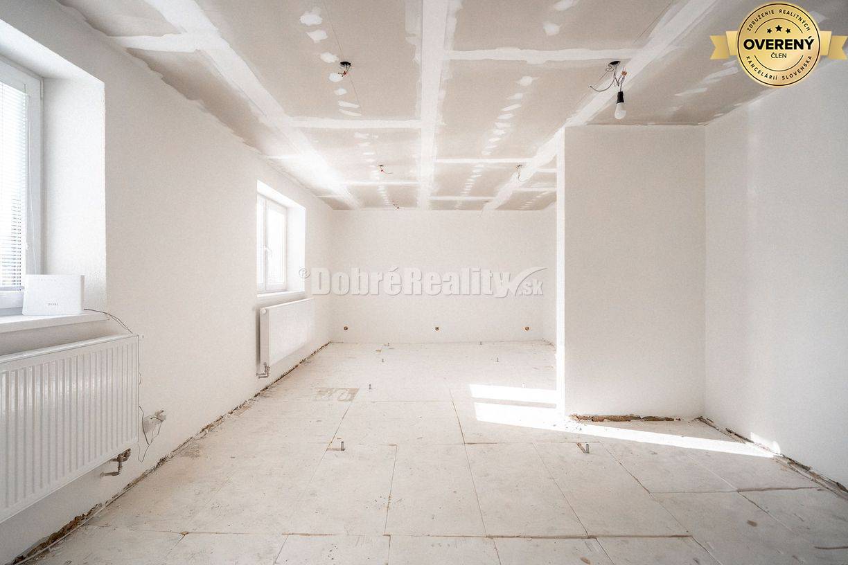 PREDAJ: Dom s dvoma bytmi, terasou a záhradou – priestor pre pokojný ž