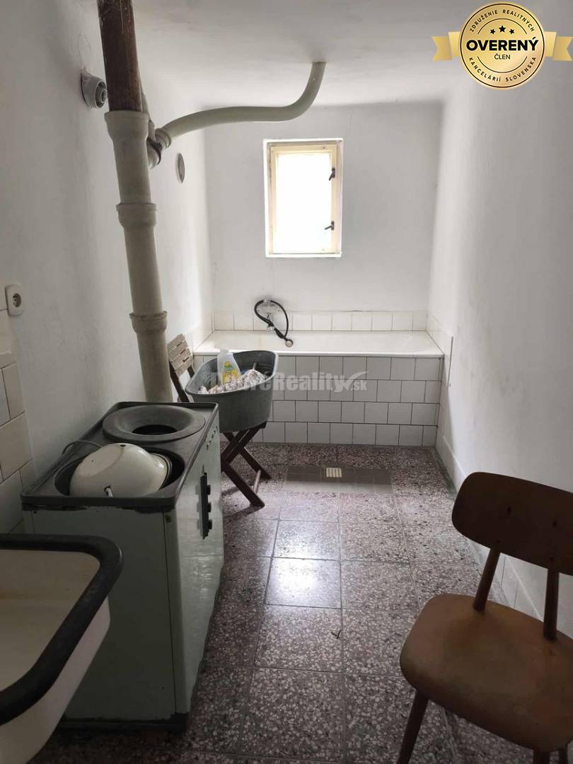 Dobré Reality Vám ponúkajú krásny pôvodný rodinný dom v obci Vlčany -