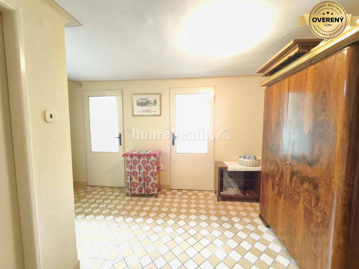 Dobré Reality Vám ponúkajú krásny pôvodný rodinný dom v obci Vlčany -