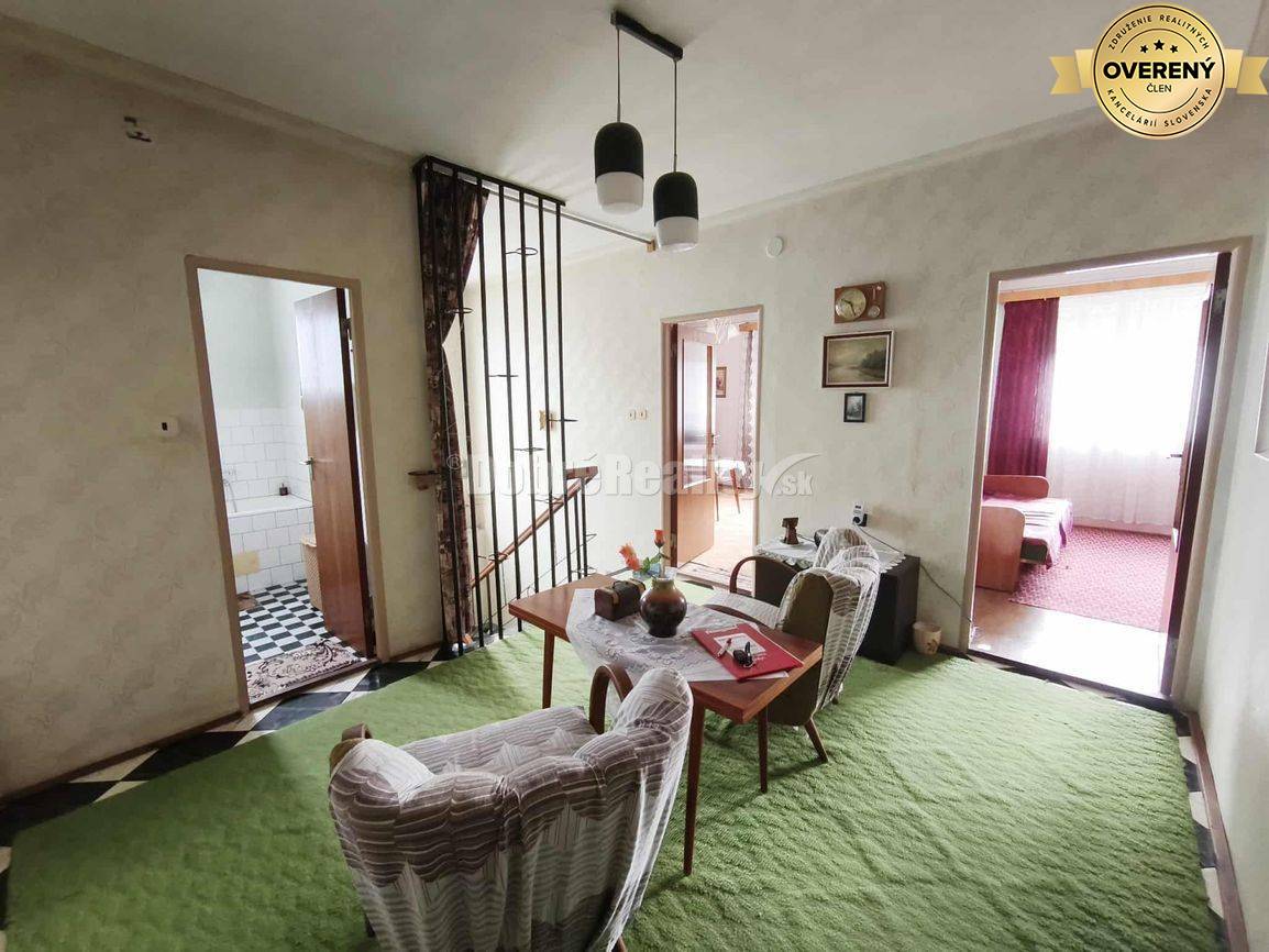 Dobré Reality Vám ponúkajú krásny pôvodný rodinný dom v obci Vlčany -