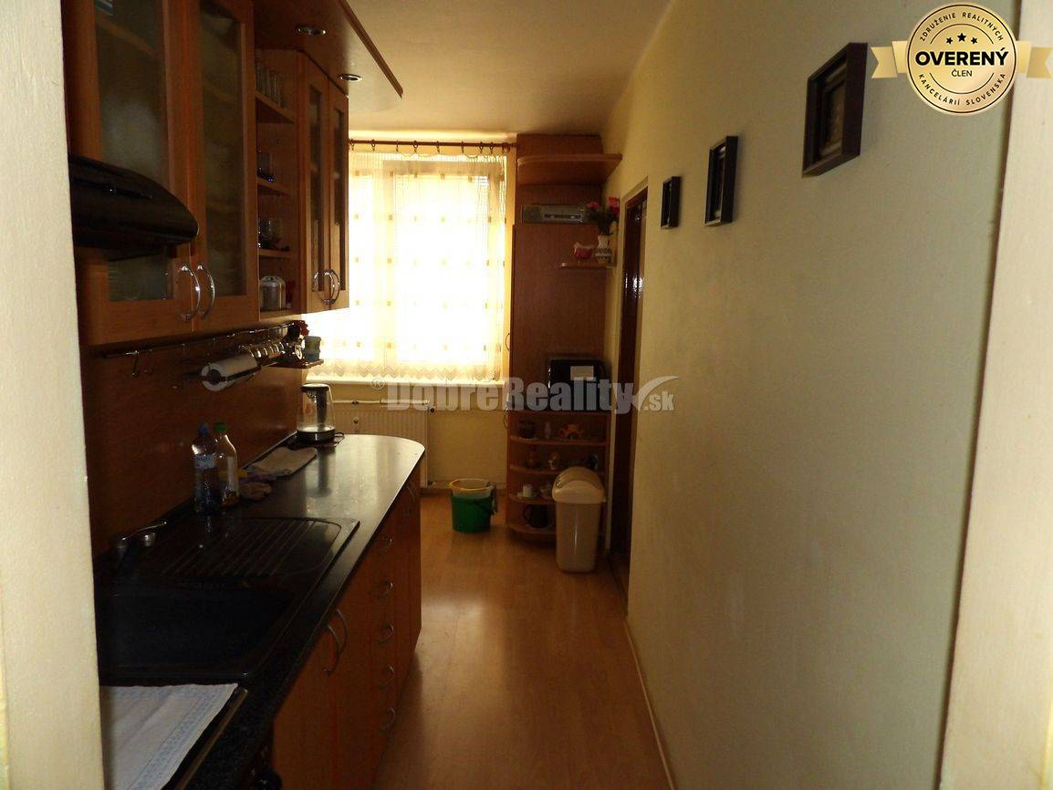 Trojizbák v príjemnej časti Šale na PREDAJ