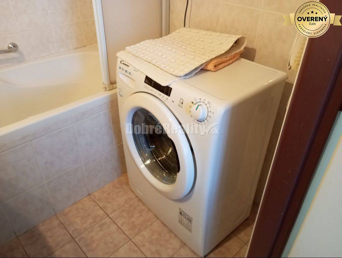 Trojizbák v príjemnej časti Šale na PREDAJ